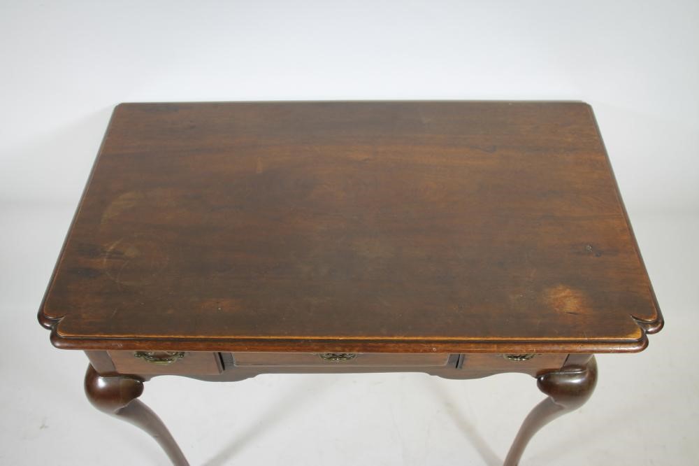 A MAHOGANY SIDE TABLE Image