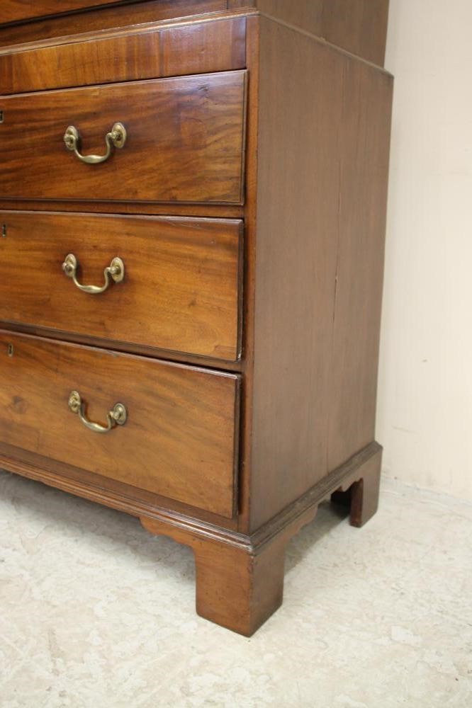 A GEORGIAN MAHOGANY CHEST ON CHEST Image