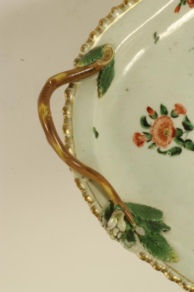 A FIRST PERIOD WORCESTER PORCELAIN DESSERT DISH Image