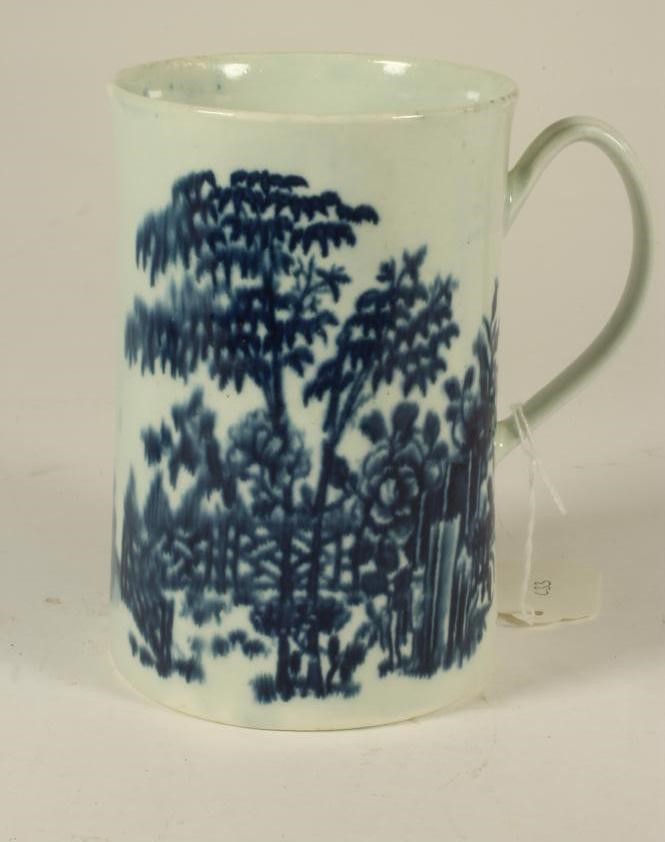 A FIRST PERIOD WORCESTER PORCELAIN MUG Image