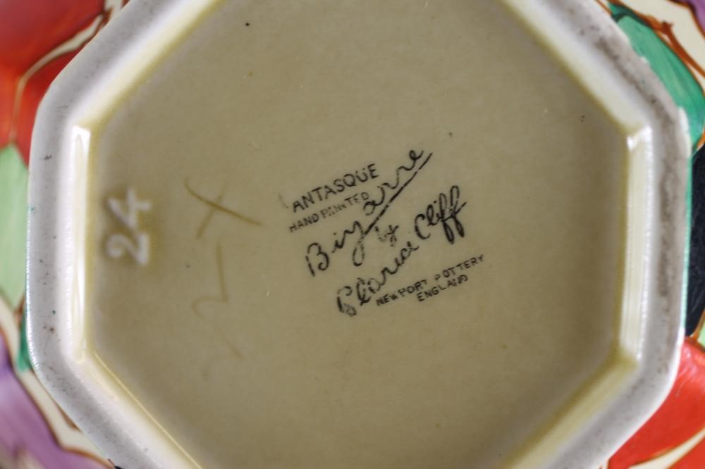 A CLARICE CLIFF FANTASQUE BIZARRE NEWPORT POTTERY TEAPOT AND COVER Image