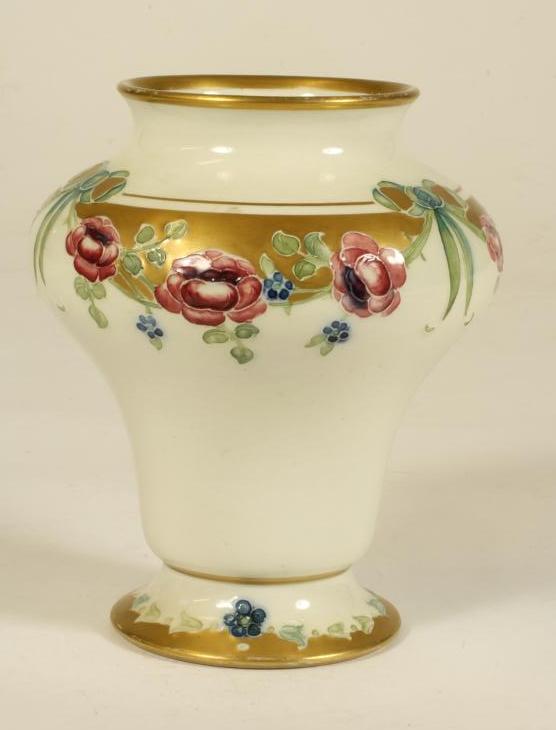 A MACINTYRE MOORCROFT POTTERY VASE Image