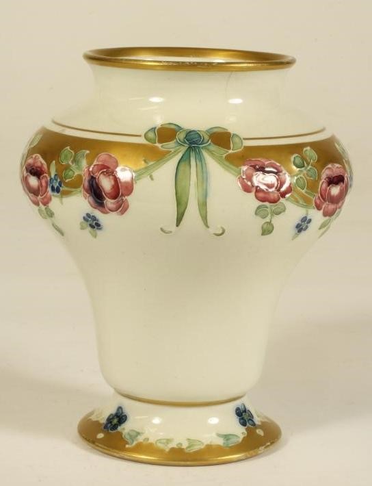 A MACINTYRE MOORCROFT POTTERY VASE Image