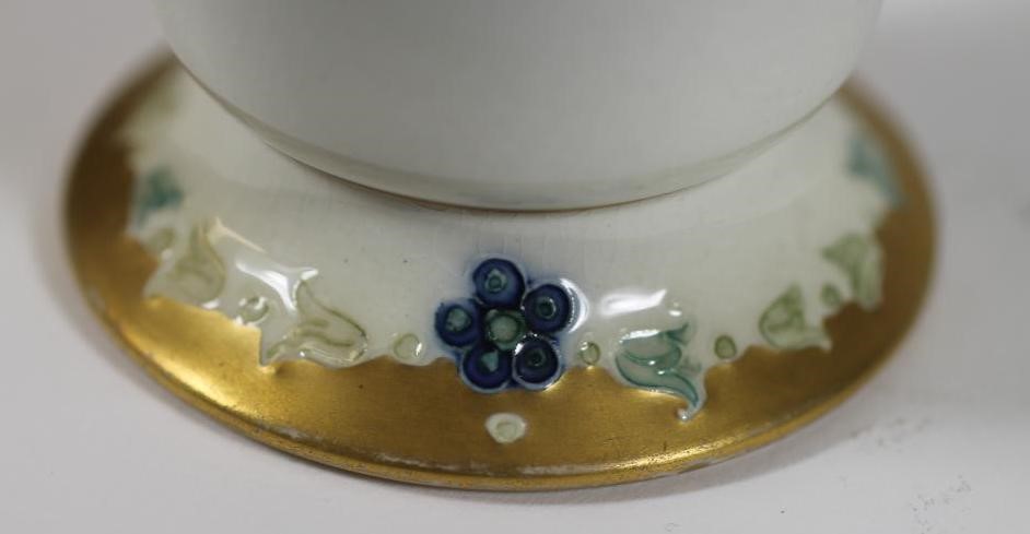 A MACINTYRE MOORCROFT POTTERY VASE Image