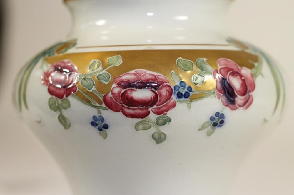 A MACINTYRE MOORCROFT POTTERY VASE Image