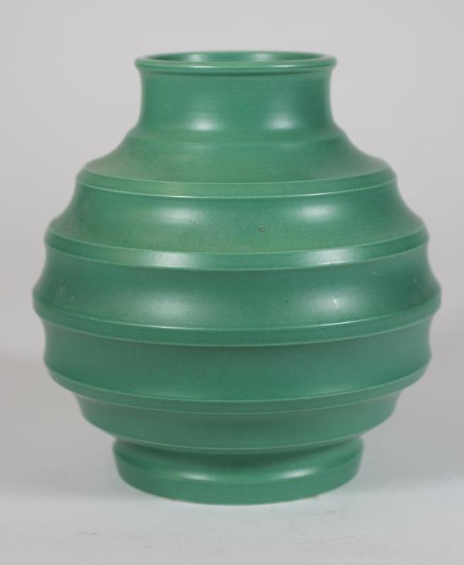 A KEITH MURRAY FOR WEDGWOOD EARTHENWARE VASE Image