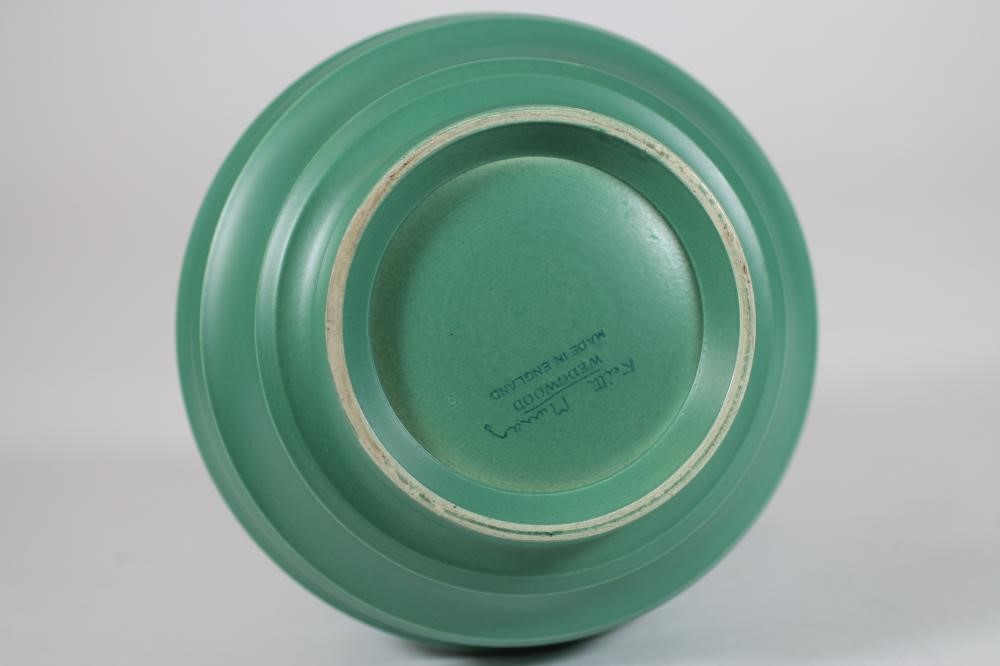 A KEITH MURRAY FOR WEDGWOOD EARTHENWARE VASE Image
