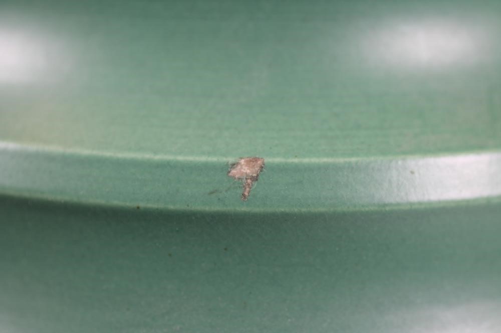 A KEITH MURRAY FOR WEDGWOOD EARTHENWARE VASE Image