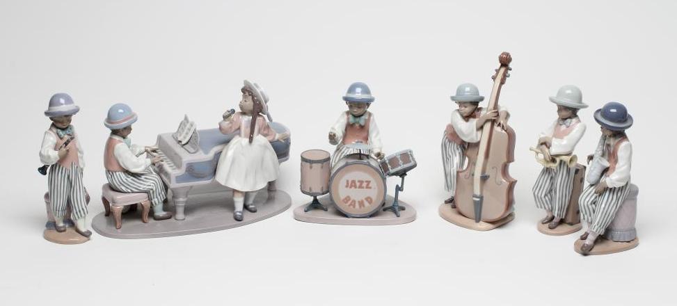 A SET OF SIX LLADRO PORCELAIN JAZZ BAND FIGURES Image