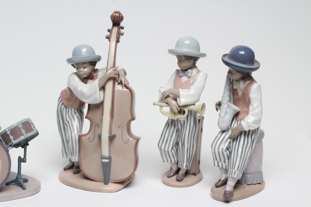 A SET OF SIX LLADRO PORCELAIN JAZZ BAND FIGURES Image