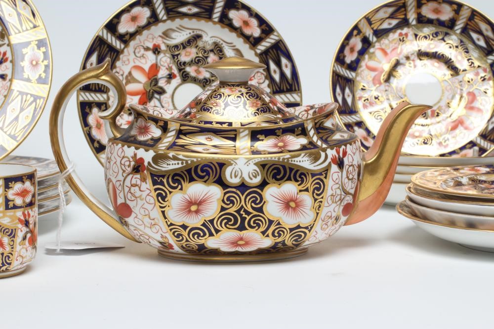 A ROYAL CROWN DERBY CHINA "WITCHES" PATTERN MIXED PART TEA AND COFFEE SERVICE Image