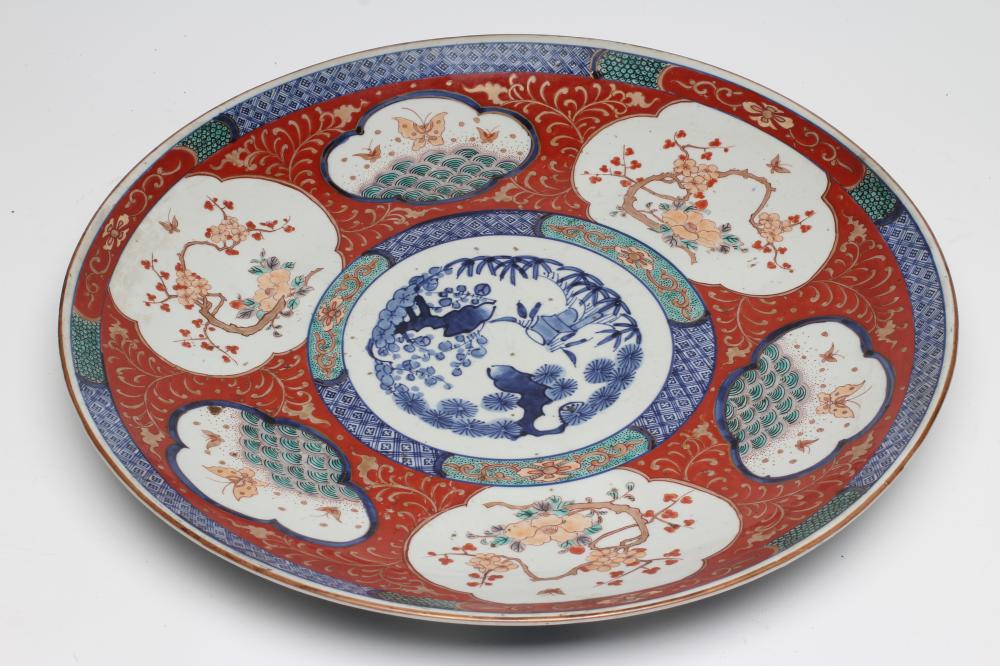 AN IMARI PORCELAIN CHARGER Image
