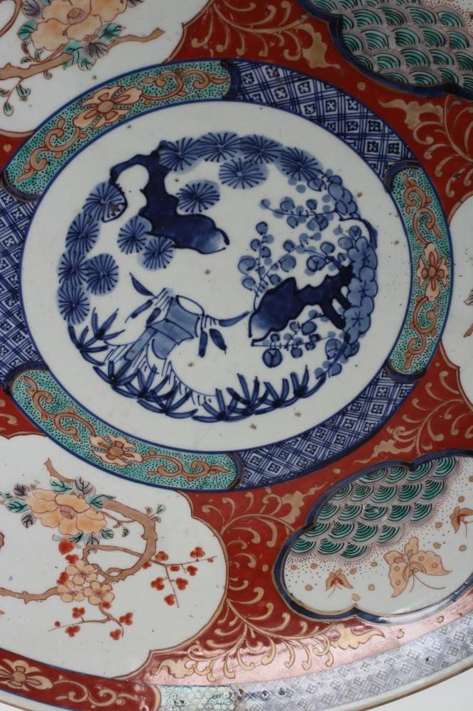 AN IMARI PORCELAIN CHARGER Image