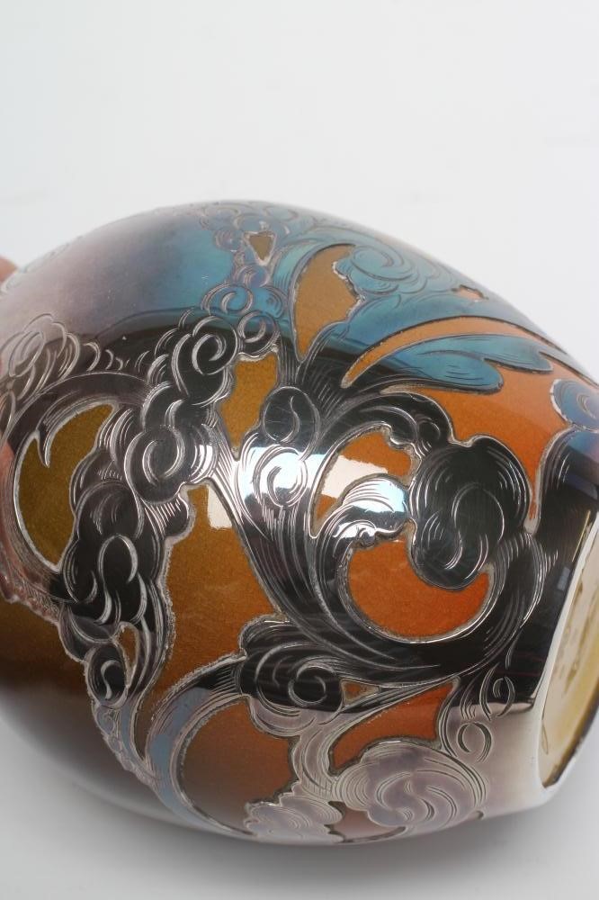 A ROOKWOOD POTTERY BOTTLE VASE Image