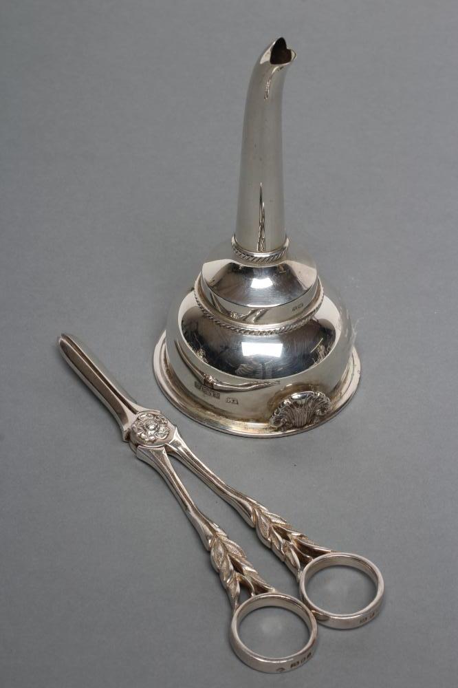 A GEORGIAN STYLE SILVER WINE FUNNEL Image