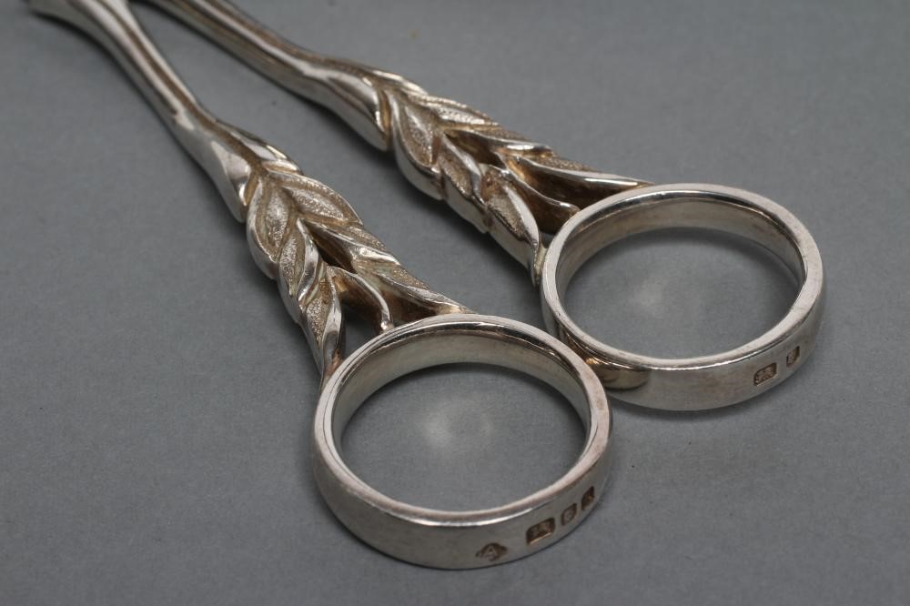 A GEORGIAN STYLE SILVER WINE FUNNEL Image