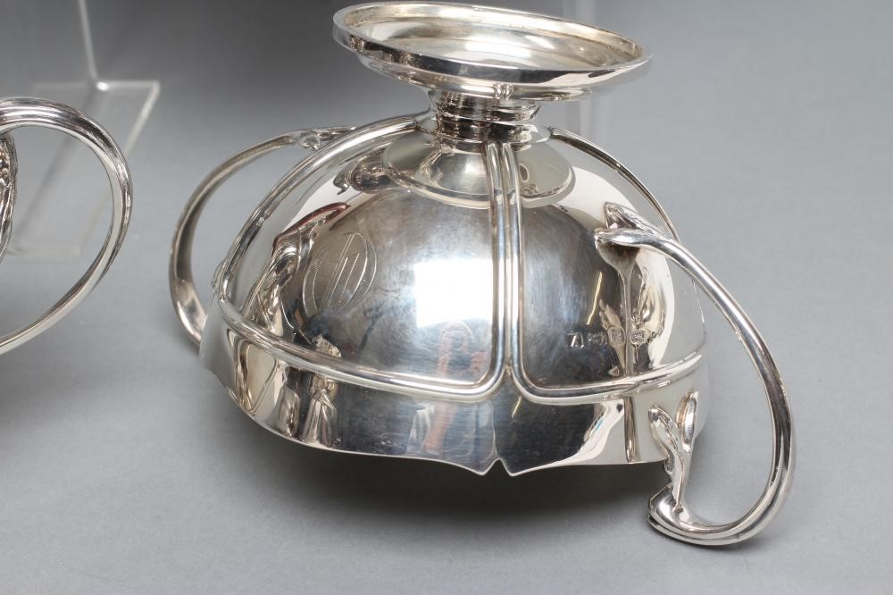 A FOUR PIECE SILVER TEA AND COFFEE SERVICE Image