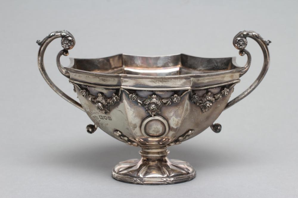 AN EDWARDIAN SILVER PEDESTAL SUGAR VASE Image