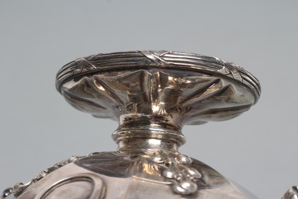 AN EDWARDIAN SILVER PEDESTAL SUGAR VASE Image