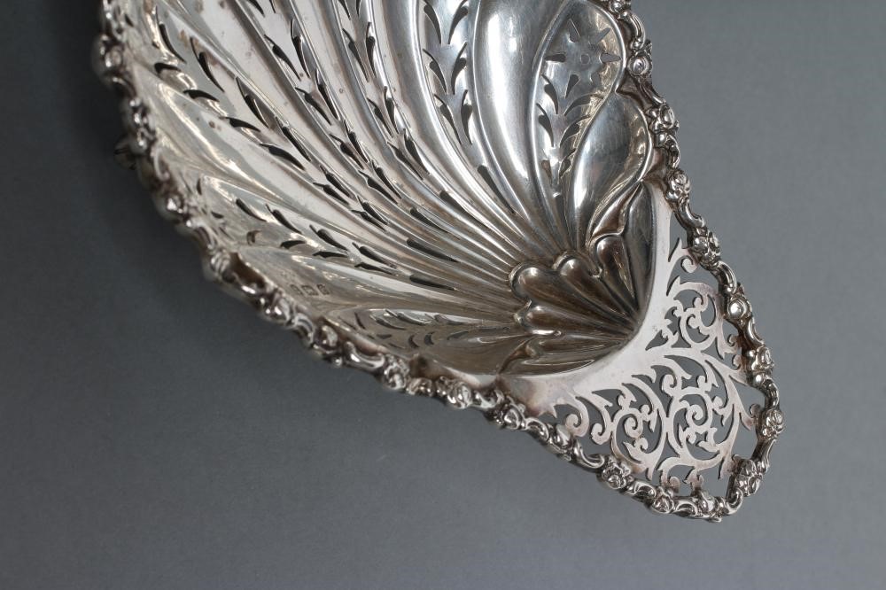 AN EDWARDIAN SILVER BUTTER SHELL Image