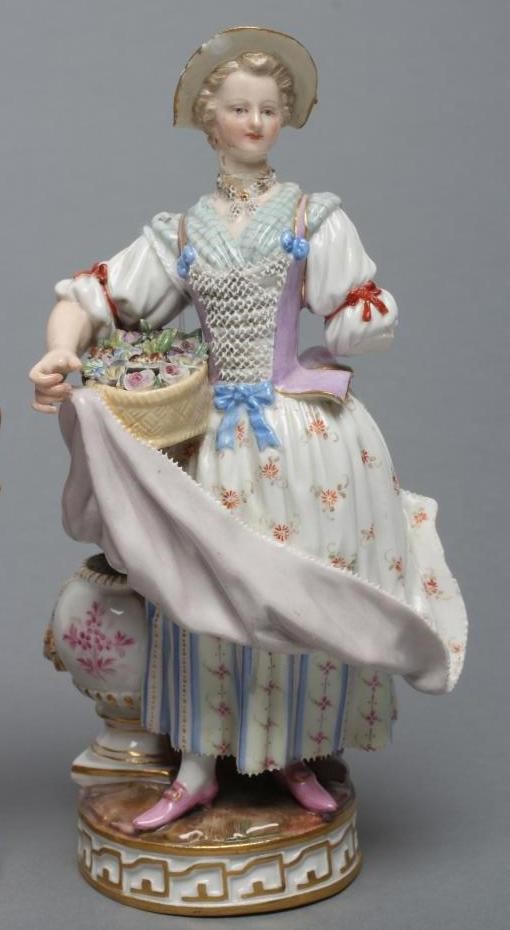 A PAIR OF MEISSEN PORCELAIN FIGURES Image