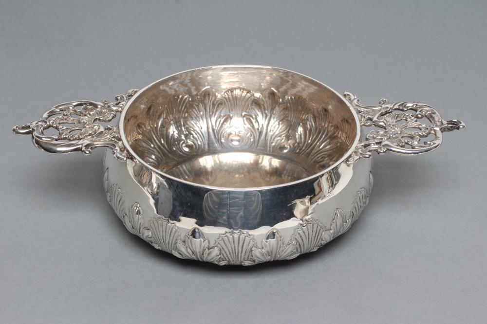 A LATE VICTORIAN SILVER QUAICHE Image