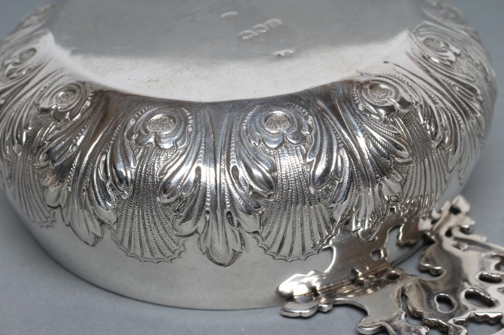 A LATE VICTORIAN SILVER QUAICHE Image