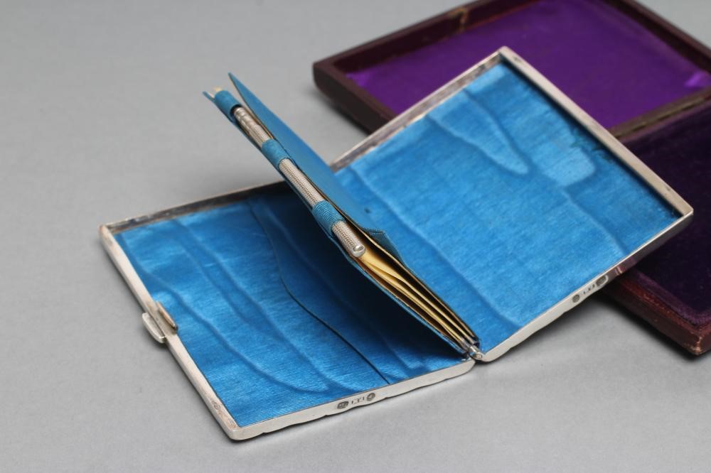 A VICTORIAN SILVER AIDE MEMOIRE Image