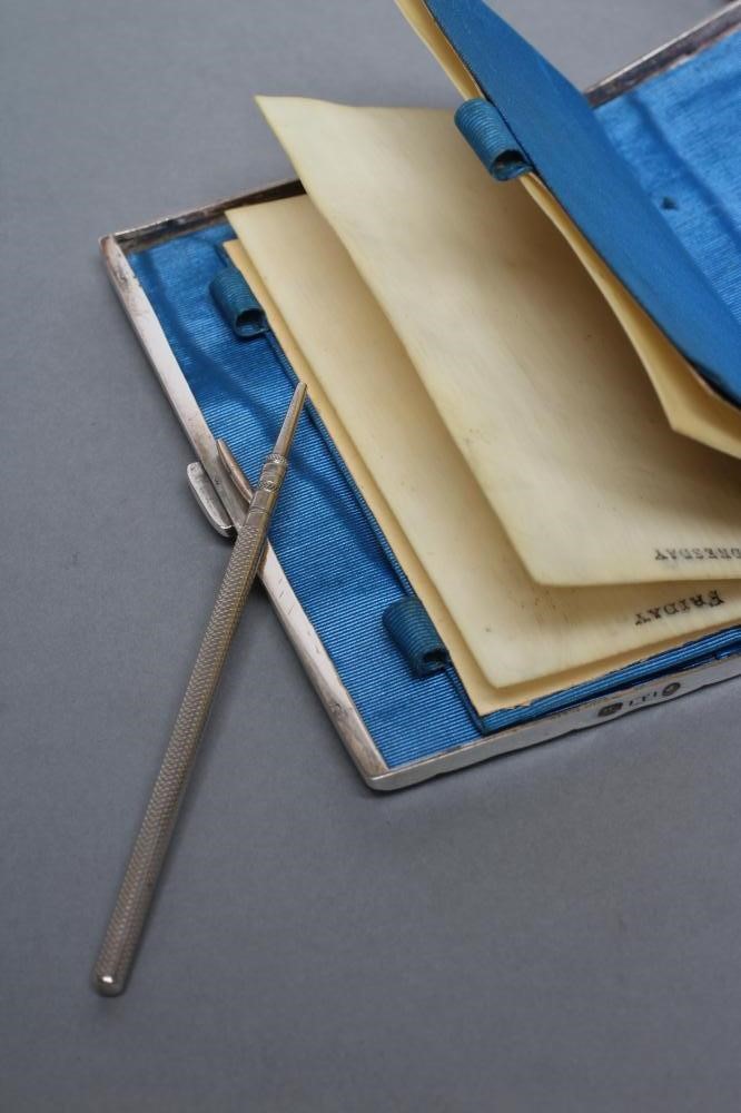 A VICTORIAN SILVER AIDE MEMOIRE Image