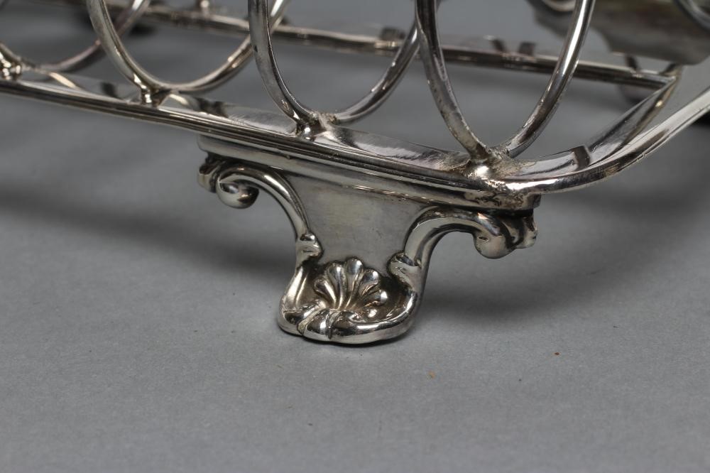 A WILLIAM IV SILVER SEVEN BAR WIREWORK TOASTRACK Image