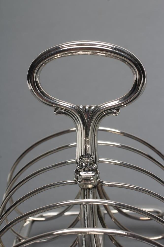 A WILLIAM IV SILVER SEVEN BAR WIREWORK TOASTRACK Image