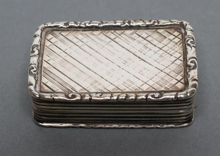 AN EARLY VICTORIAN SILVER VINAIGRETTE Image