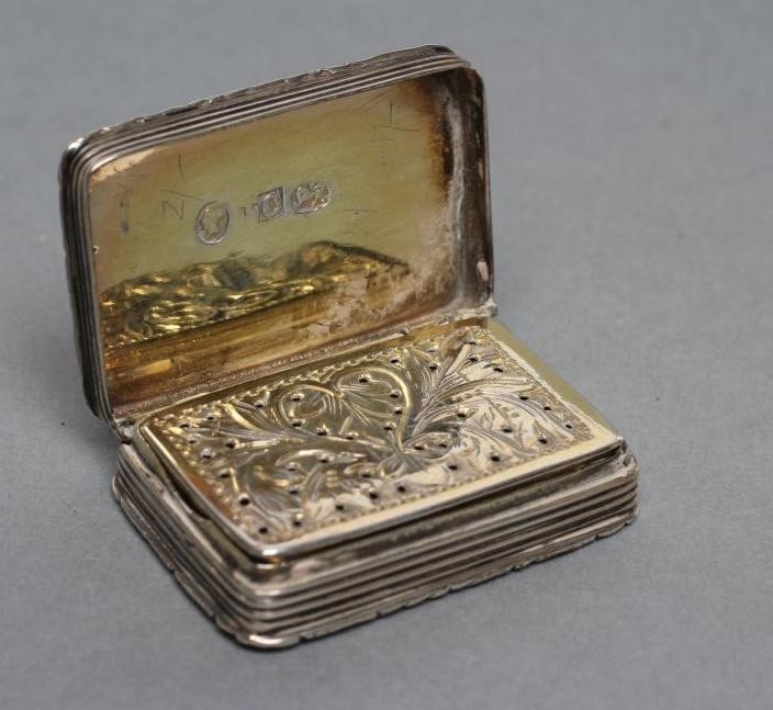 AN EARLY VICTORIAN SILVER VINAIGRETTE Image