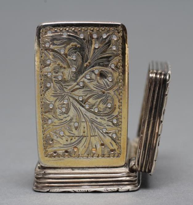 AN EARLY VICTORIAN SILVER VINAIGRETTE Image