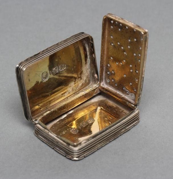 AN EARLY VICTORIAN SILVER VINAIGRETTE Image
