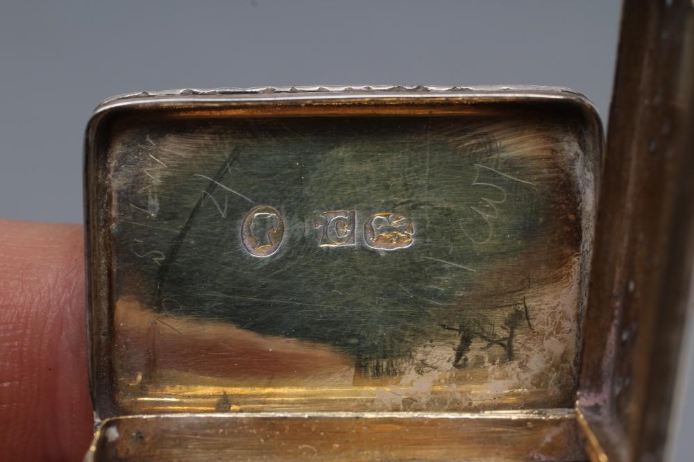 AN EARLY VICTORIAN SILVER VINAIGRETTE Image