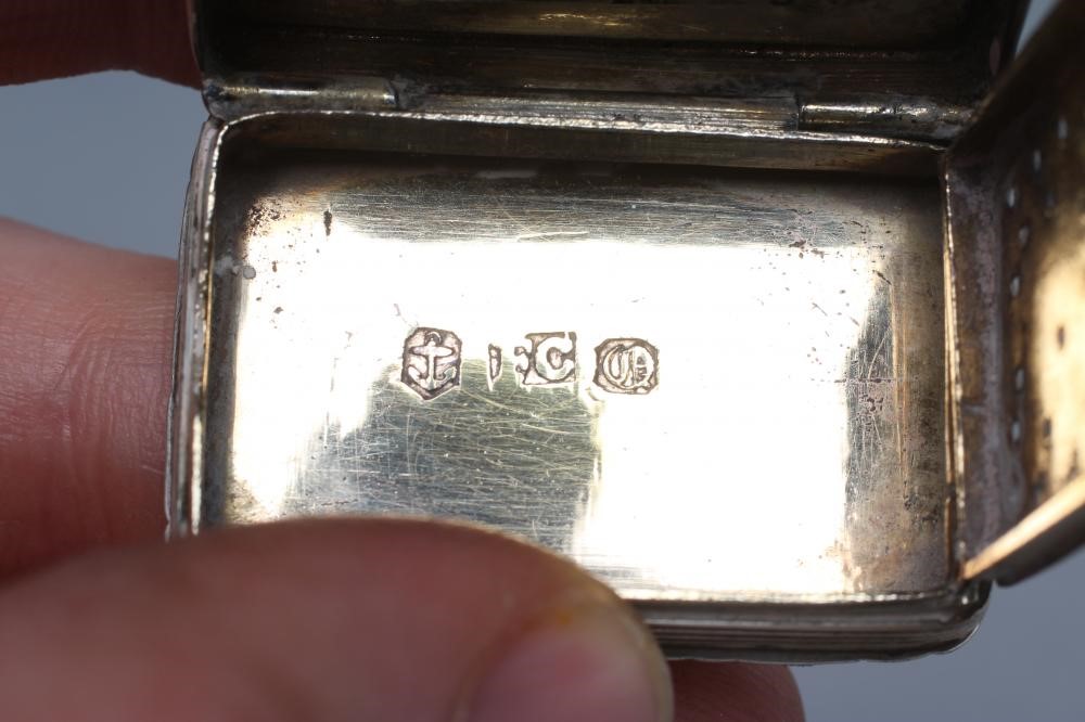 AN EARLY VICTORIAN SILVER VINAIGRETTE Image
