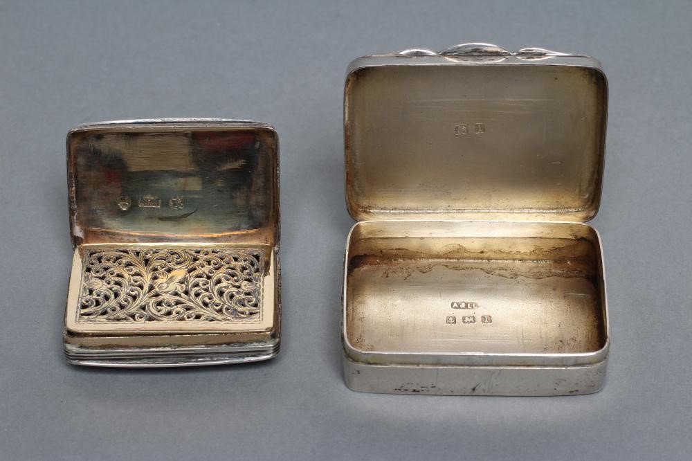 A GEORGE III SILVER VINAIGRETTE Image