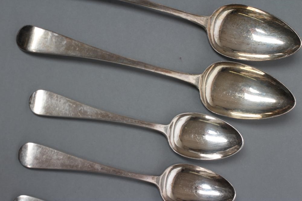 A SET OF SIX WILLIAM IV SILVER OLD ENGLISH PATTERN DESSERT SPOONS Image