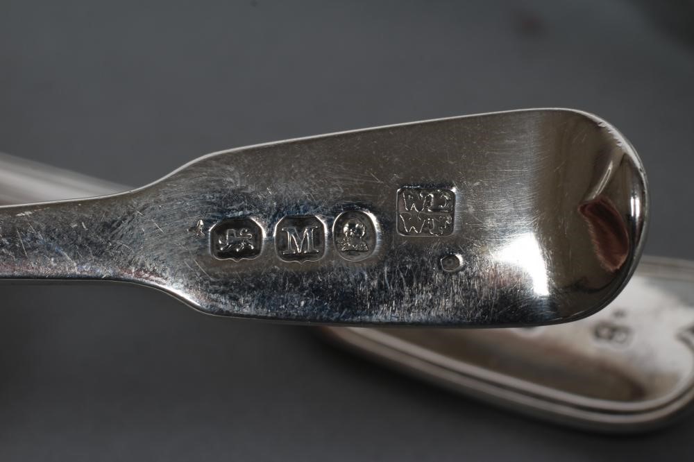 A PAIR OF VICTORIAN SILVER FIDDLE AND THREAD PATTERN MUSTARD SPOONS Image