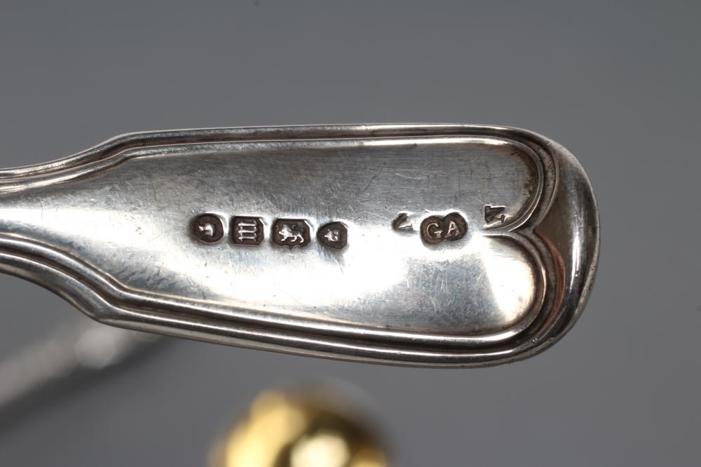 A PAIR OF VICTORIAN SILVER FIDDLE AND THREAD PATTERN MUSTARD SPOONS Image