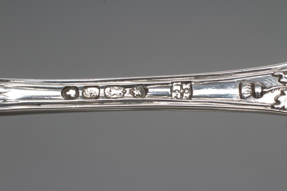A PAIR OF VICTORIAN SILVER FIDDLE AND THREAD PATTERN MUSTARD SPOONS Image