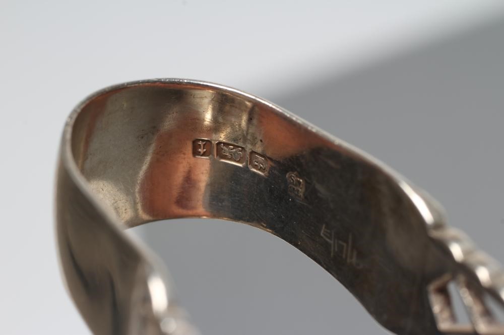 A WILLIAM IV SILVER FIDDLE PATTERN CADDY SPOON Image
