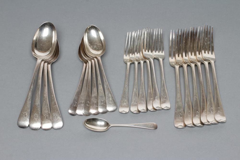 AN EDWARDIAN SILVER OLD ENGLISH PATTERN PART TABLE SERVICE Image