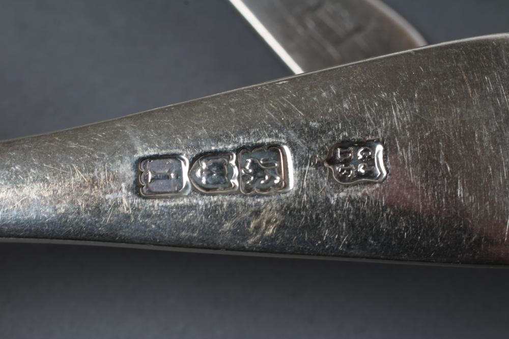 AN EDWARDIAN SILVER OLD ENGLISH PATTERN PART TABLE SERVICE Image