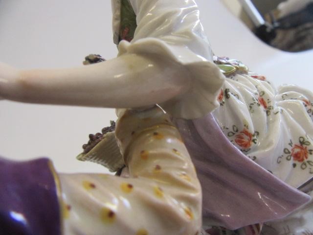 A MEISSEN PORCELAIN FIGURE GROUP Image