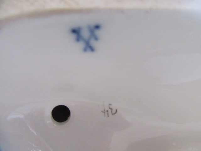 A MEISSEN PORCELAIN FIGURE GROUP Image