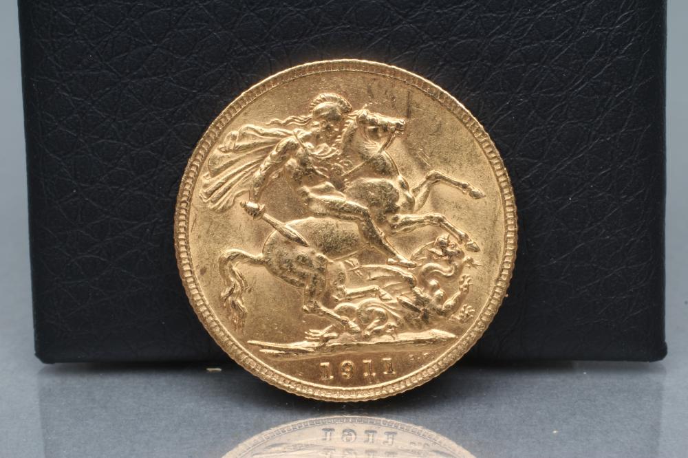 A GEORGE V GOLD SOVEREIGN Image