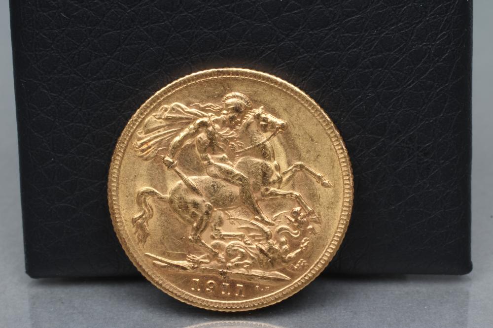 A GEORGE V GOLD SOVEREIGN Image