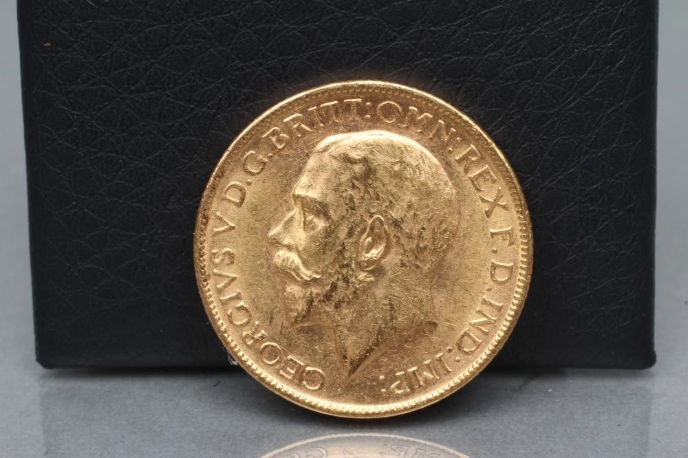 A GEORGE V GOLD SOVEREIGN Image